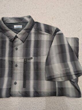 Columbia Omni-Shade Plaid Button-Up Shirt Men’s XL Tall Gray Short Sleeve Outdoo